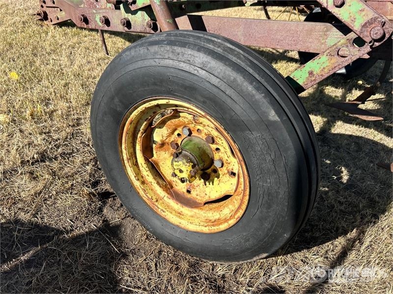 John Deere 98 in 5 Bottom Cultivator Kultivatorji