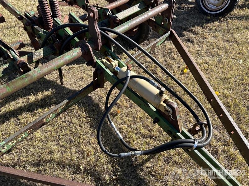 John Deere 98 in 5 Bottom Cultivator Kultivatorji