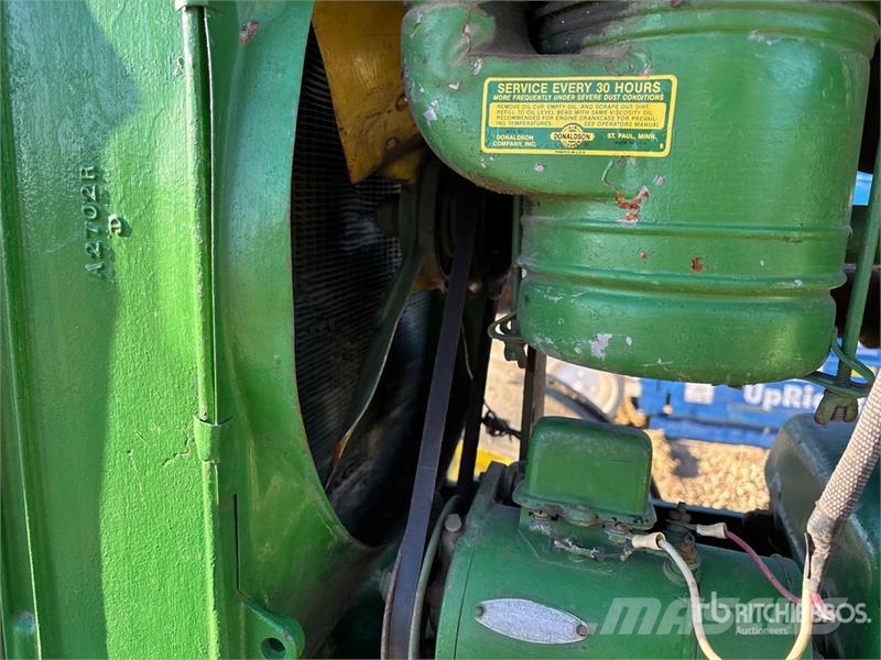 John Deere A0 2WD Wide Front Antique Tractor Traktori