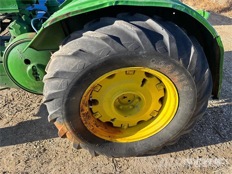 John Deere A0 2WD Wide Front Antique Tractor Traktori