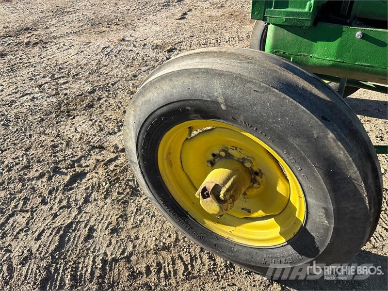 John Deere A0 2WD Wide Front Antique Tractor Traktori