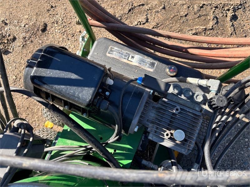 John Deere AC-2000EH Pressure Washer Düsük basinçli yikama makinalari