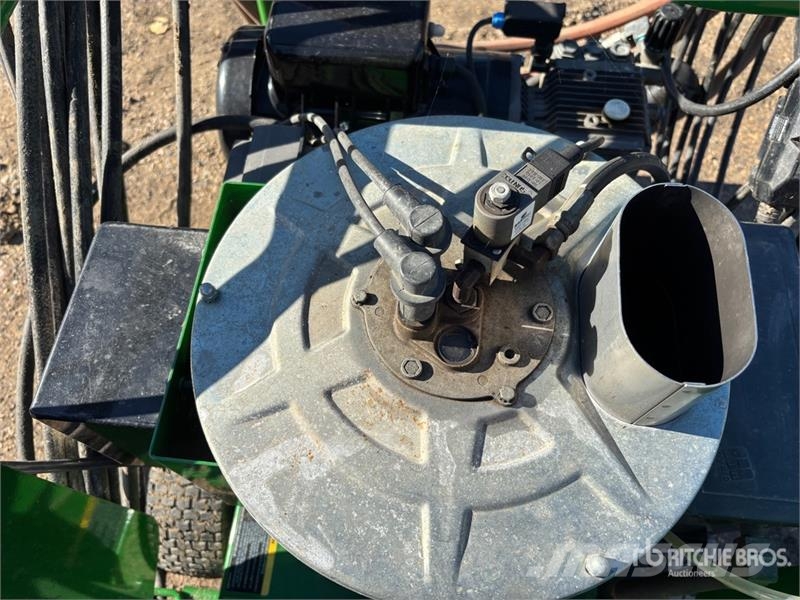John Deere AC-2000EH Pressure Washer Düsük basinçli yikama makinalari