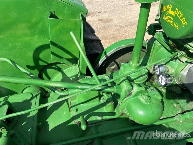 John Deere AR 2WD Antique Tractor Traktori