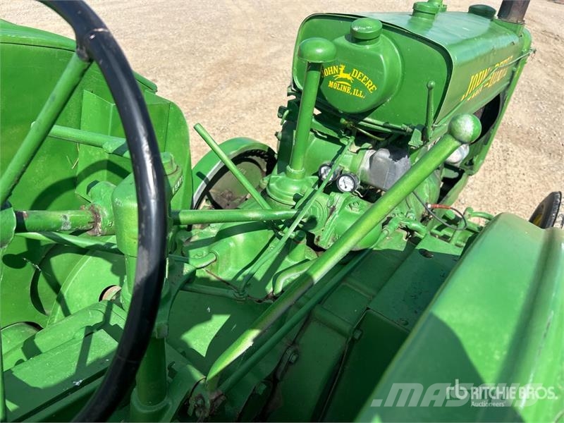 John Deere AR 2WD Antique Tractor Traktori