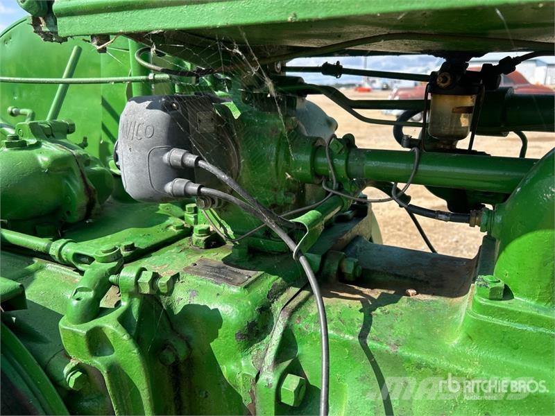 John Deere AR 2WD Antique Tractor Traktori