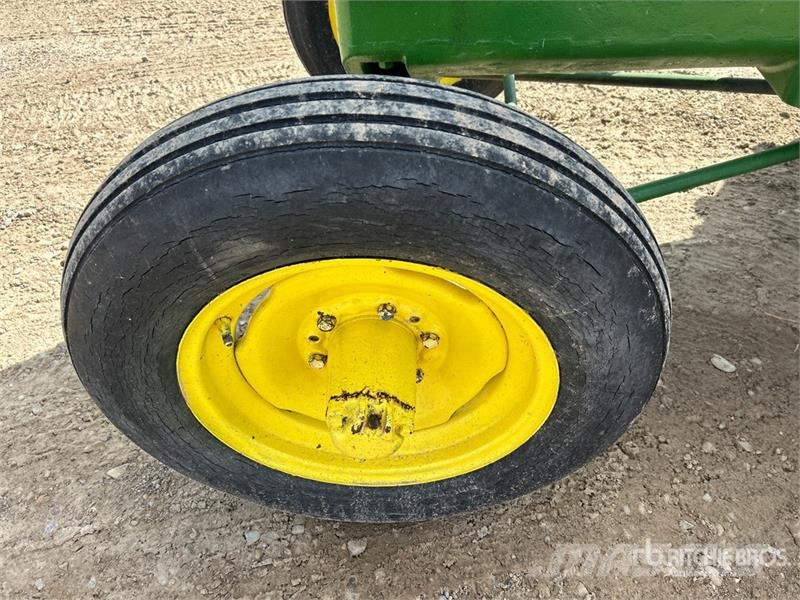 John Deere AR 2WD Antique Tractor Traktori
