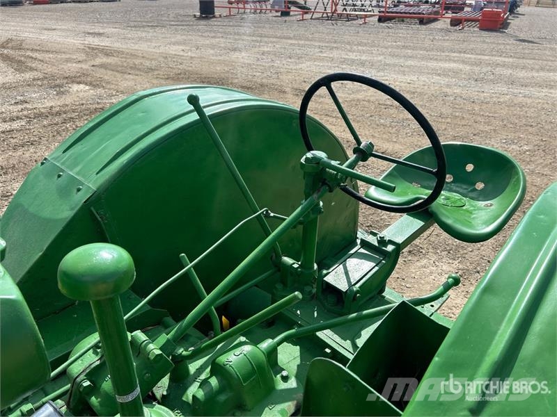 John Deere AR 2WD Antique Tractor Traktori