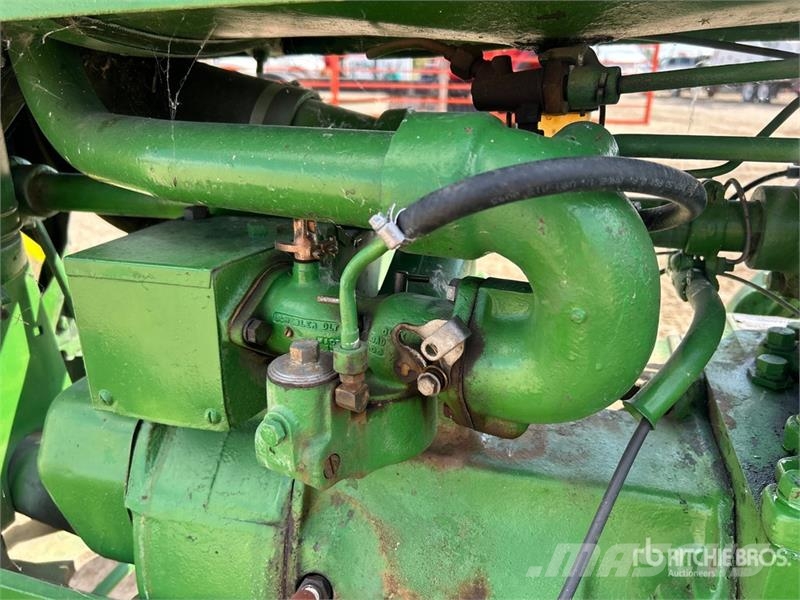 John Deere AR 2WD Antique Tractor Traktori