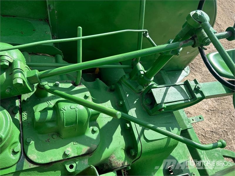 John Deere AR 2WD Antique Tractor Traktori