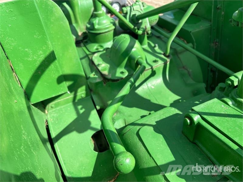 John Deere AR 2WD Antique Tractor Traktori