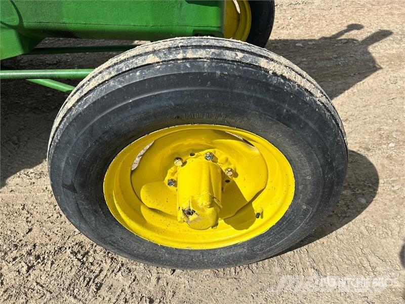 John Deere AR 2WD Antique Tractor Traktori