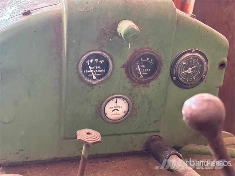 John Deere AR 2WD Tractor (Inoperable) Traktörler