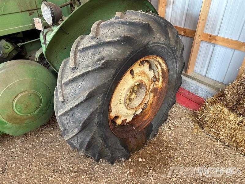 John Deere AR 2WD Tractor (Inoperable) Traktörler