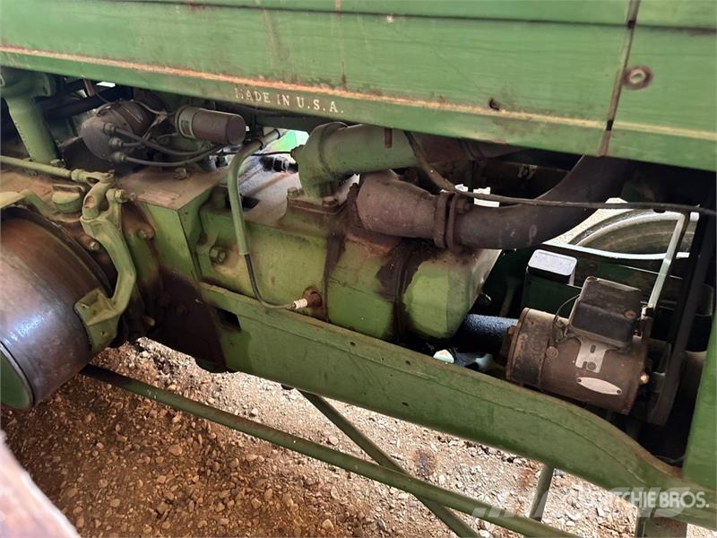 John Deere AR 2WD Tractor (Inoperable) Traktörler