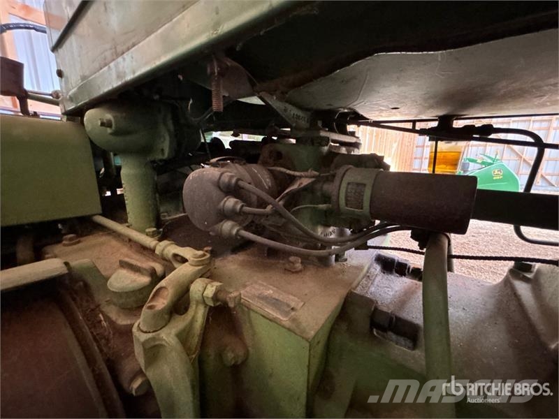 John Deere AR 2WD Tractor (Inoperable) Traktörler
