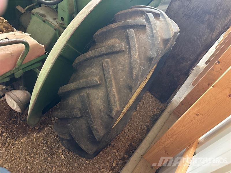 John Deere AR 2WD Tractor (Inoperable) Traktörler