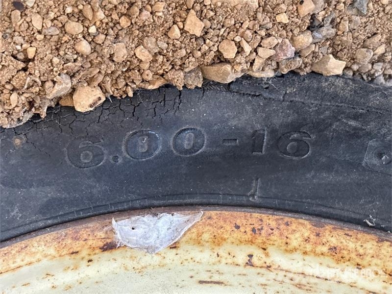 John Deere AR 2WD Tractor (Inoperable) Traktörler