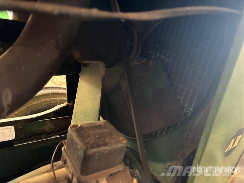 John Deere AR 2WD Tractor (Inoperable) Traktörler