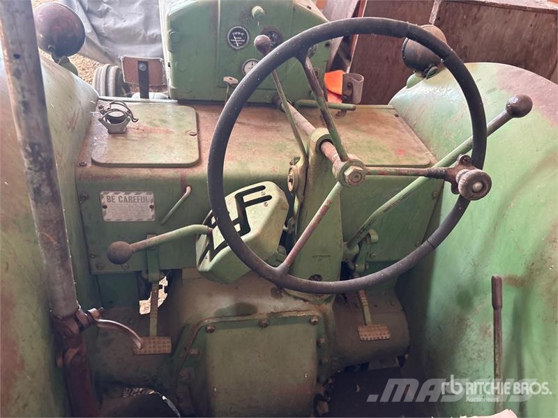 John Deere AR 2WD Tractor (Inoperable) Traktörler