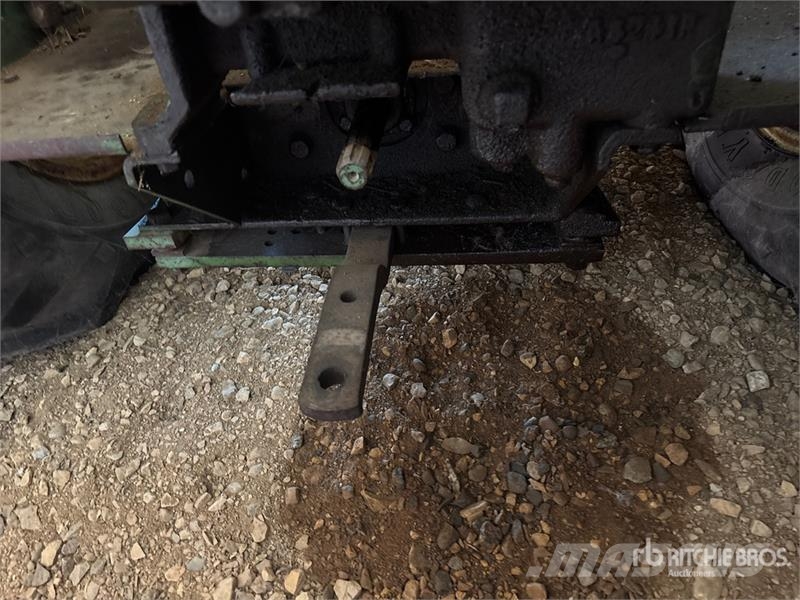 John Deere AR 2WD Tractor (Inoperable) Traktörler