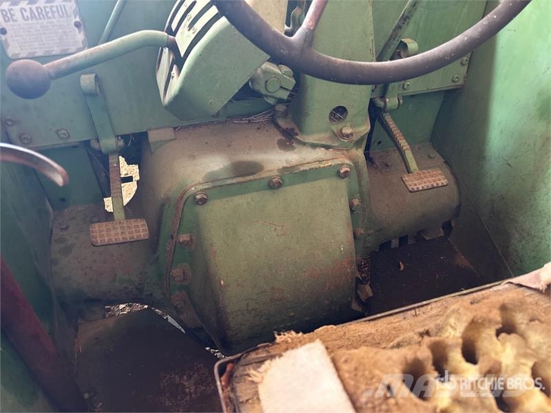 John Deere AR 2WD Tractor (Inoperable) Traktörler