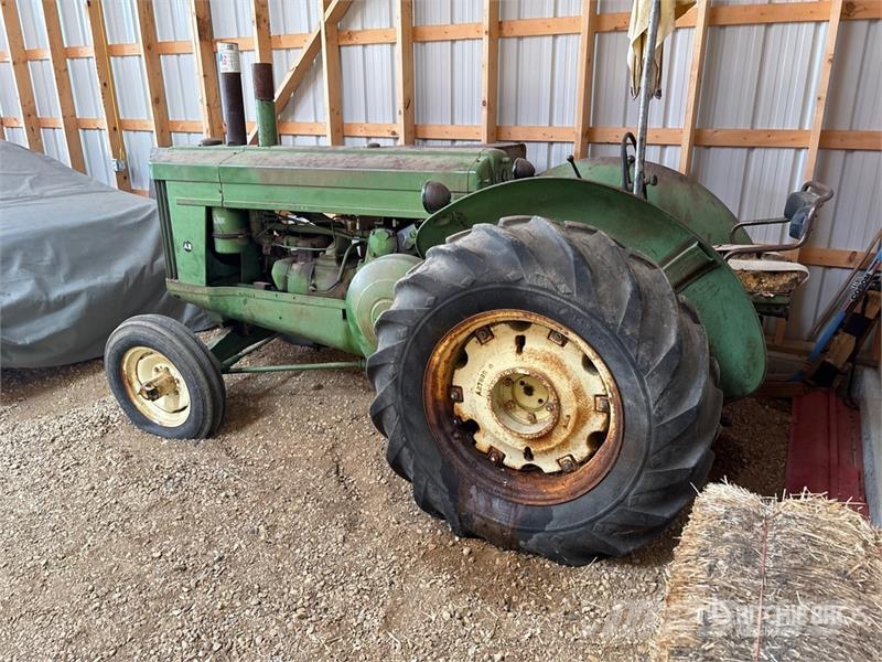 John Deere AR 2WD Tractor (Inoperable) Traktörler