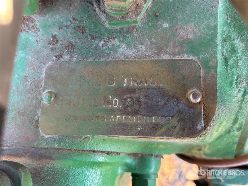 John Deere B 2WD Narrow Front Antique Tractor Traktori