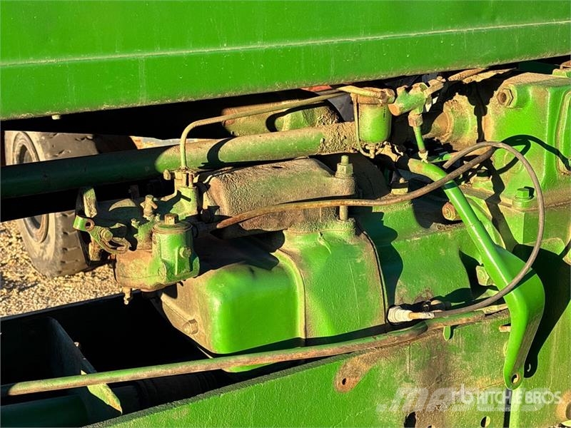 John Deere B 2WD Narrow Front Antique Tractor Traktori