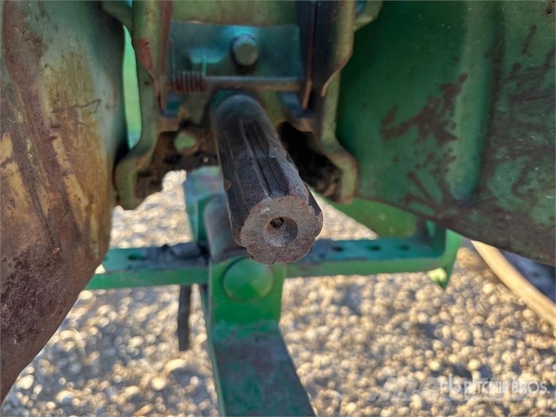John Deere B 2WD Narrow Front Antique Tractor Traktori