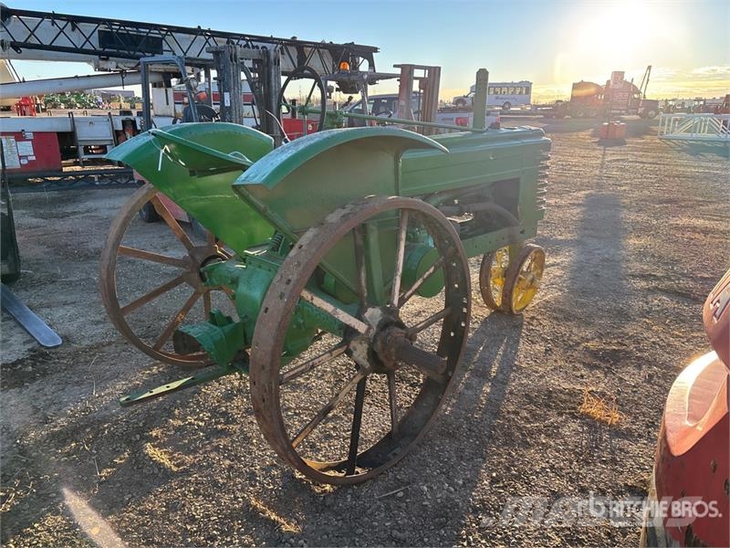 John Deere B 2WD Narrow Front Antique Tractor Traktori