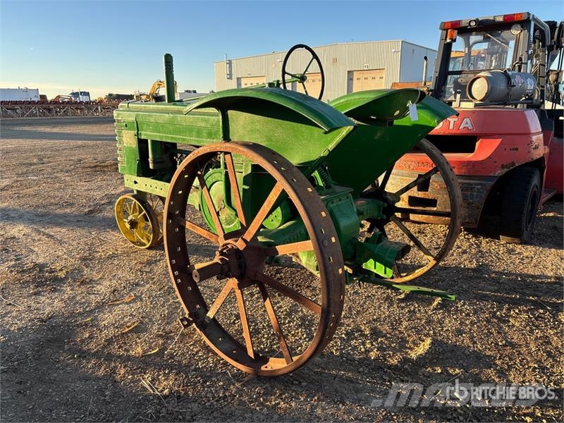 John Deere B 2WD Narrow Front Antique Tractor Traktori