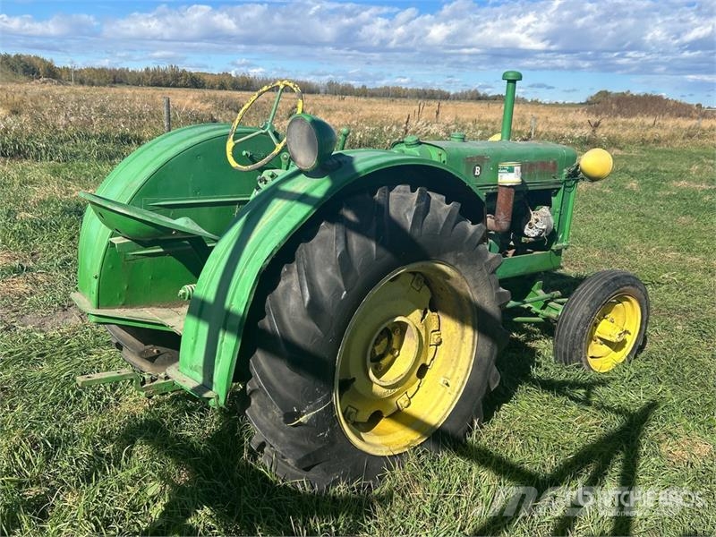 John Deere B 2WD Wide Front Antique Tractor Traktorok