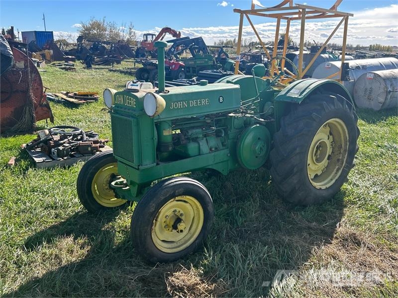 John Deere B 2WD Wide Front Antique Tractor Traktorok