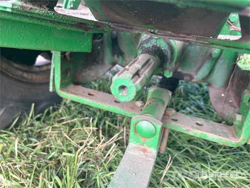 John Deere B 2WD Wide Front Antique Tractor Traktorok