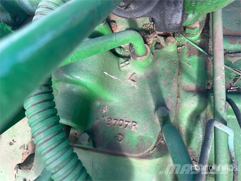John Deere B 2WD Wide Front Antique Tractor Traktorok