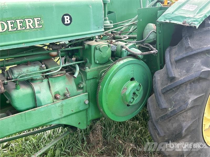 John Deere B 2WD Wide Front Antique Tractor Traktorok