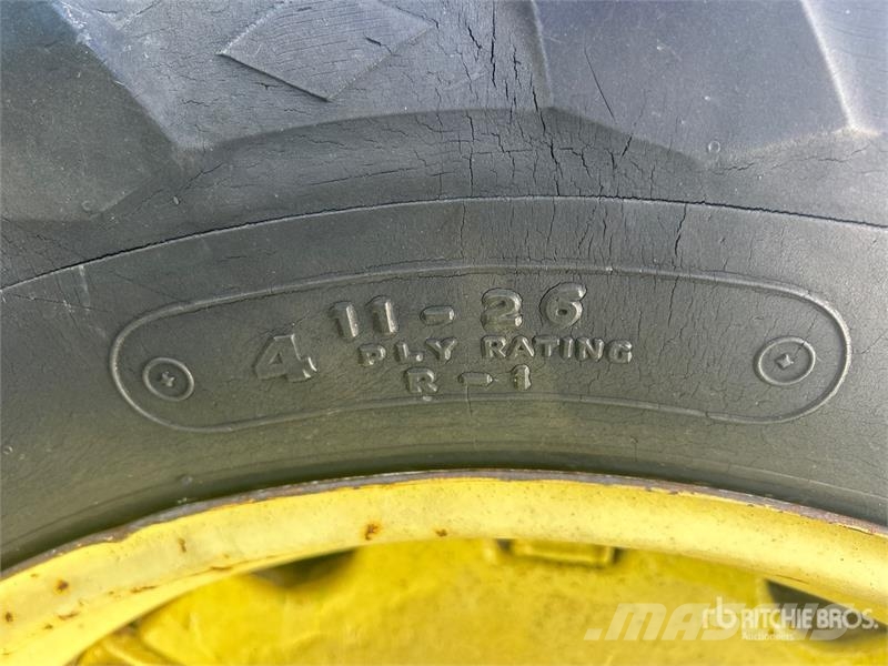 John Deere B 2WD Wide Front Antique Tractor Traktorok