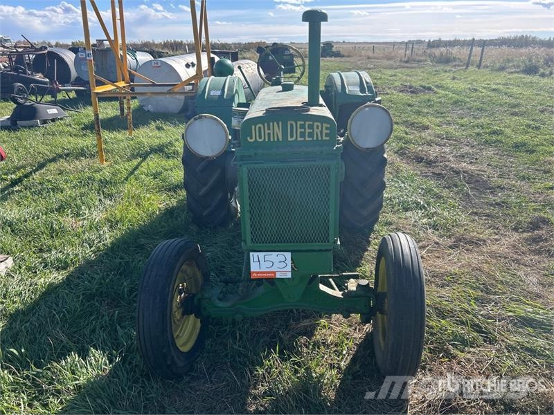 John Deere B 2WD Wide Front Antique Tractor Traktorok