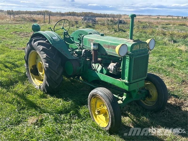 John Deere B 2WD Wide Front Antique Tractor Traktorok