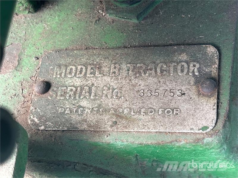 John Deere B 2WD Wide Front Antique Tractor Traktorok