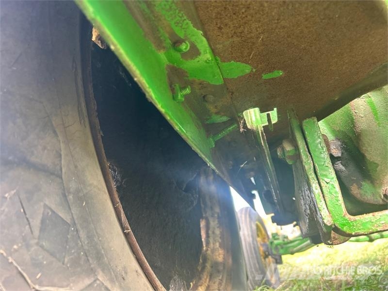 John Deere B 2WD Wide Front Antique Tractor Traktorok