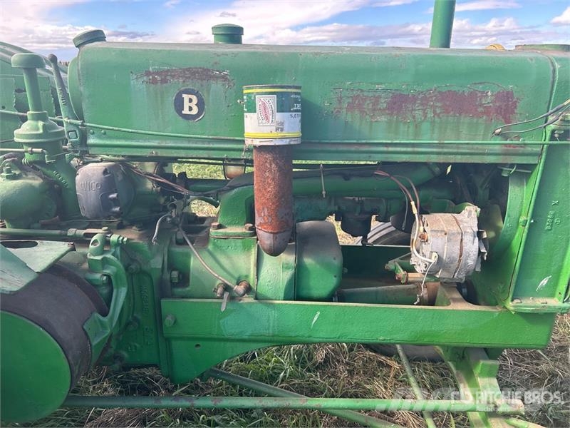 John Deere B 2WD Wide Front Antique Tractor Traktorok