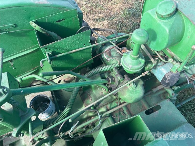 John Deere B 2WD Wide Front Antique Tractor Traktorok