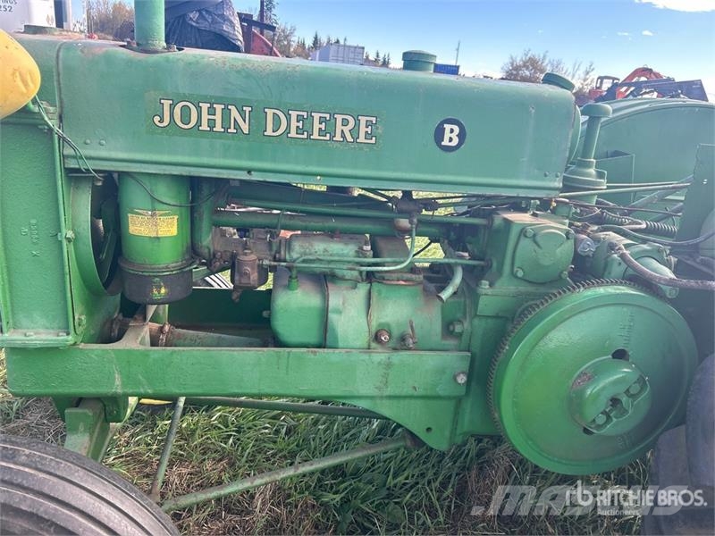 John Deere B 2WD Wide Front Antique Tractor Traktorok