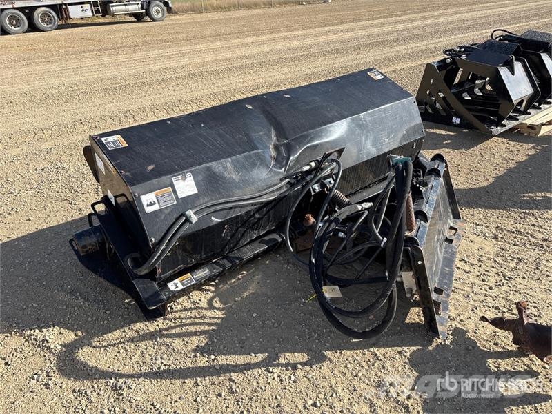 John Deere BA84C 84 in Skid Steer Broom Четки