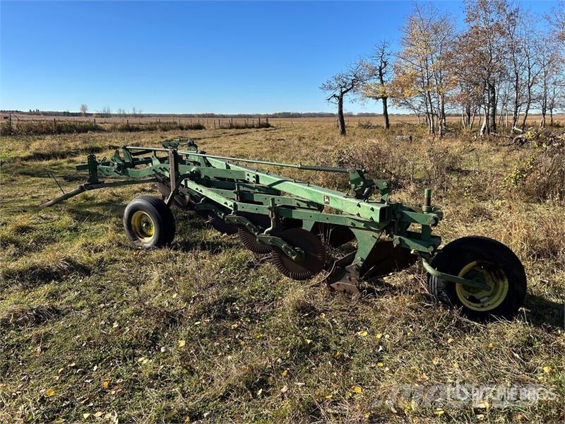 John Deere Breaking Plow محاريث
