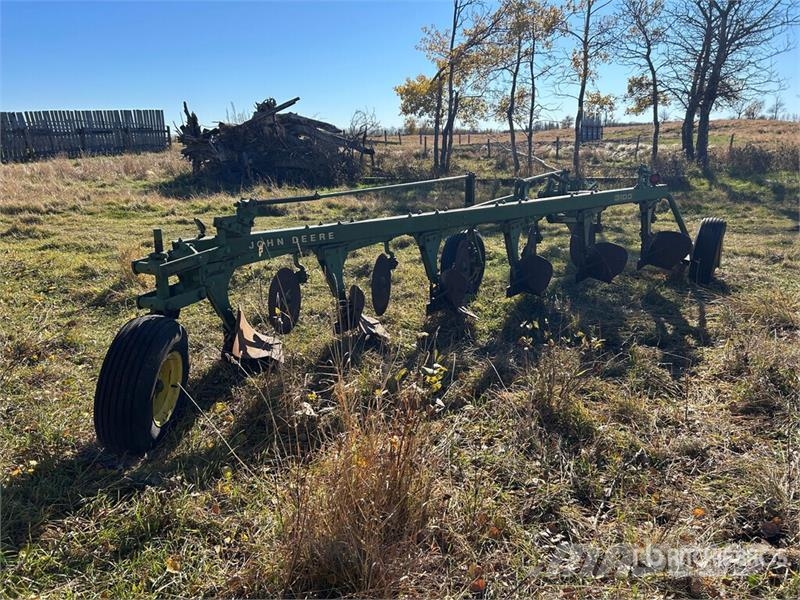 John Deere Breaking Plow محاريث