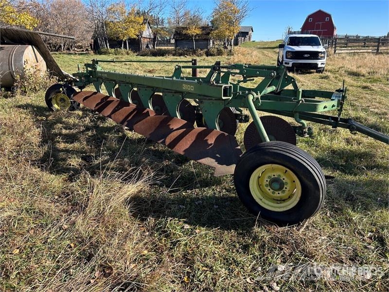 John Deere Breaking Plow محاريث