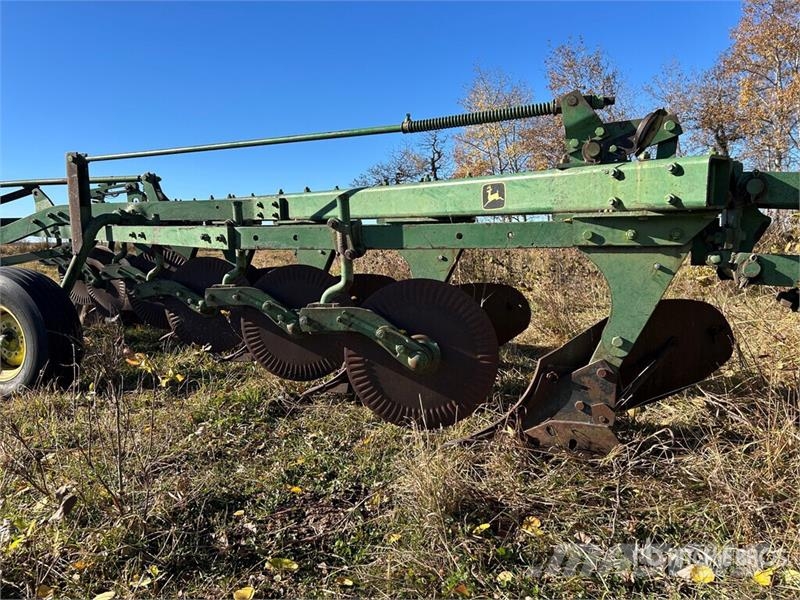 John Deere Breaking Plow محاريث